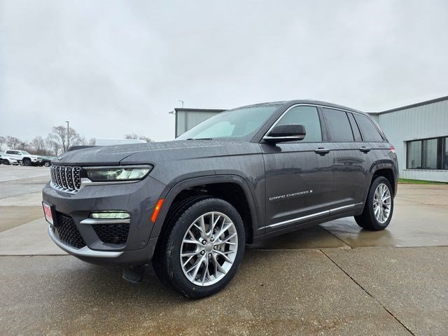 Certified 2022 Jeep Grand Cherokee Summit w/ Adv Protech Group IV AWD/4WD image 3