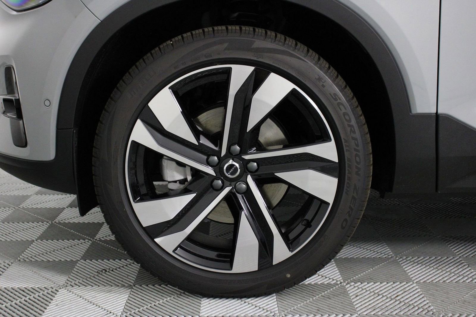 New 2025 Volvo XC40 B5 Plus w/ Protection Package Premier image 13