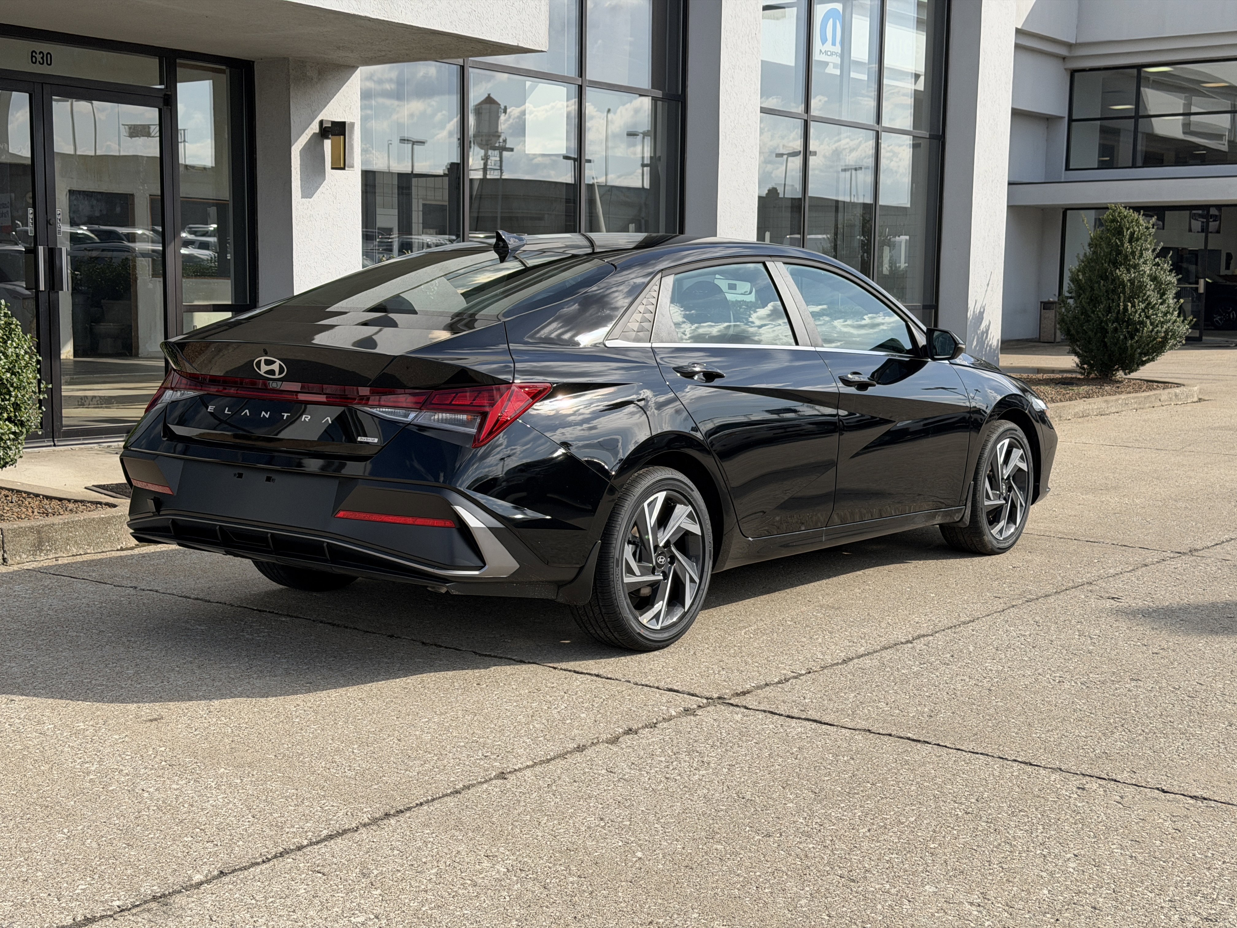 New 2026 Hyundai Elantra Limited FWD image 4