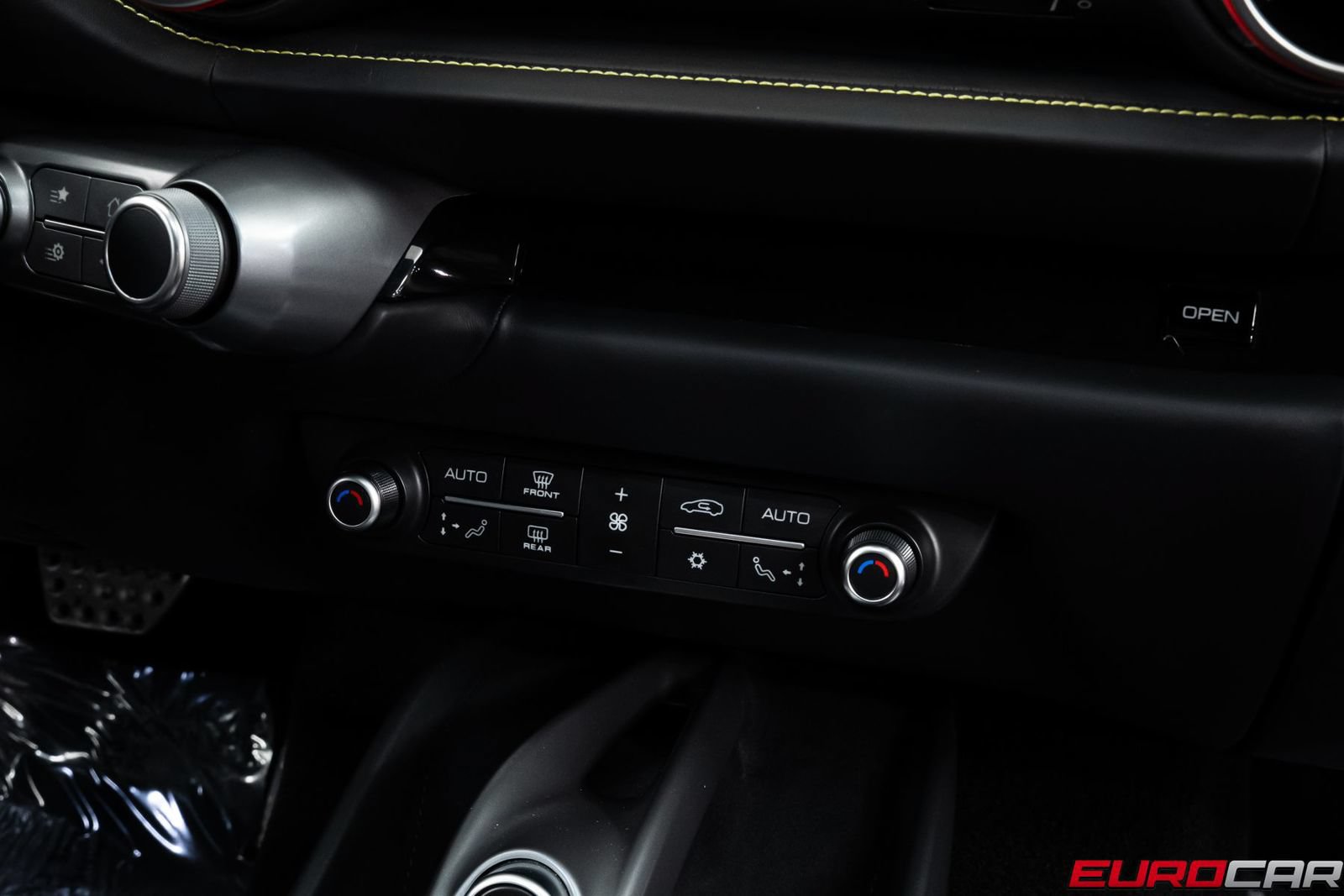 Used 2020 Ferrari 812 Superfast RWD image 32