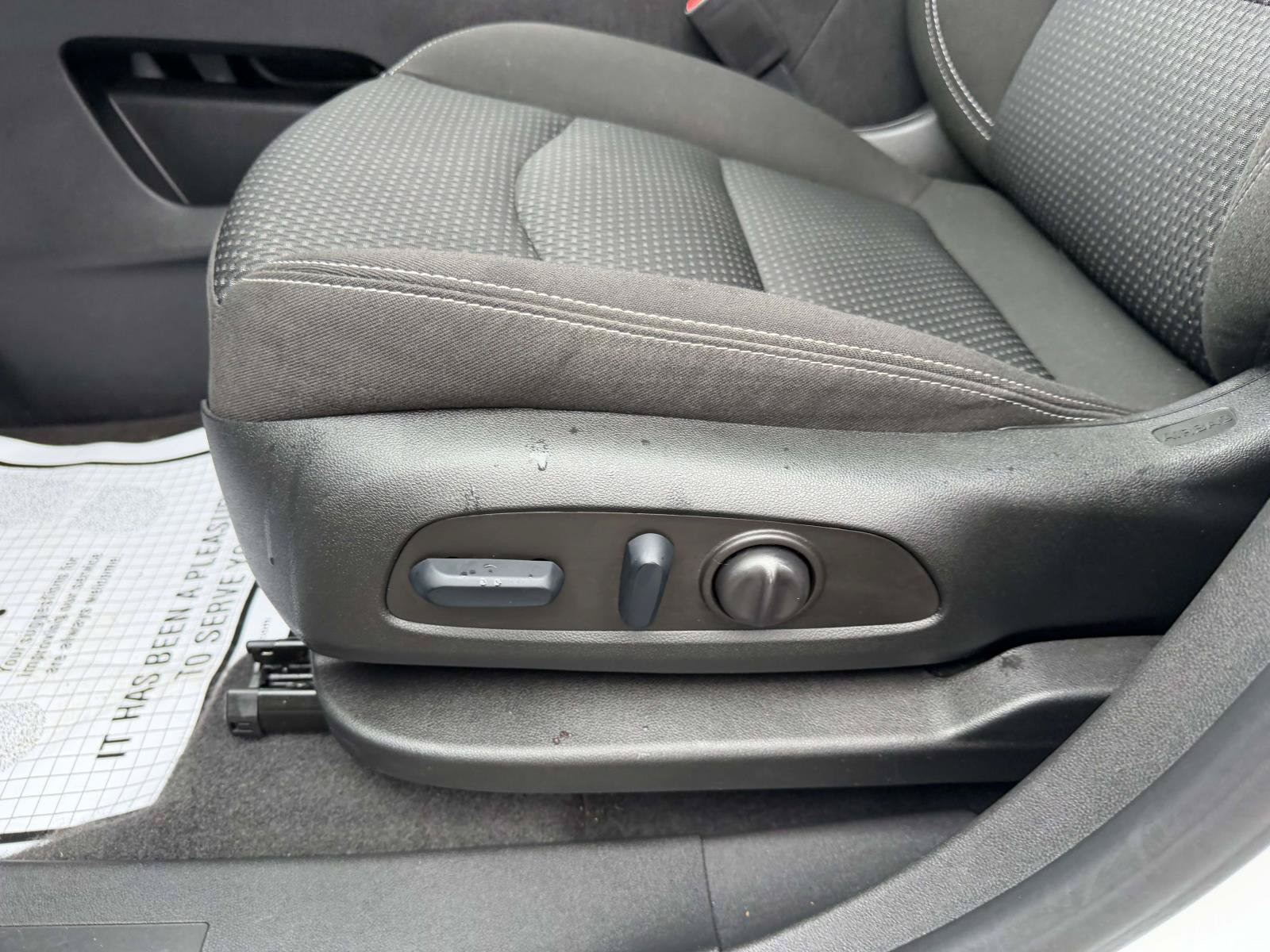 Used 2023 GMC Terrain SLE w/ Driver Convenience Package AWD/4WD image 13