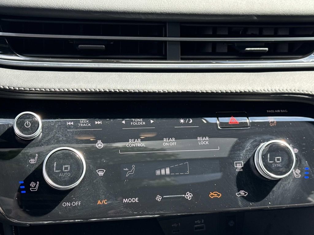 Certified 2025 INFINITI QX60 Luxe w/ Black Edition image 5