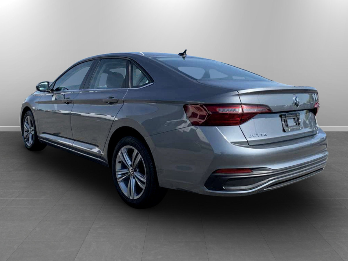 Used 2024 Volkswagen Jetta SE FWD image 5