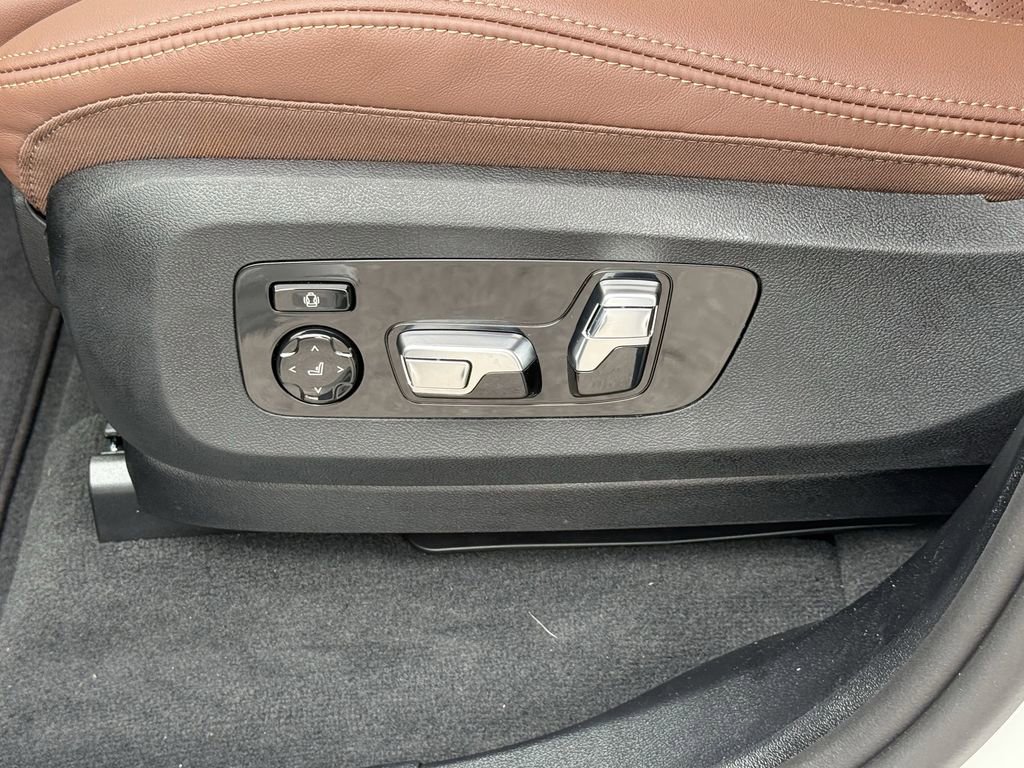 New 2026 BMW X5 xDrive50e w/ Executive Package image 11