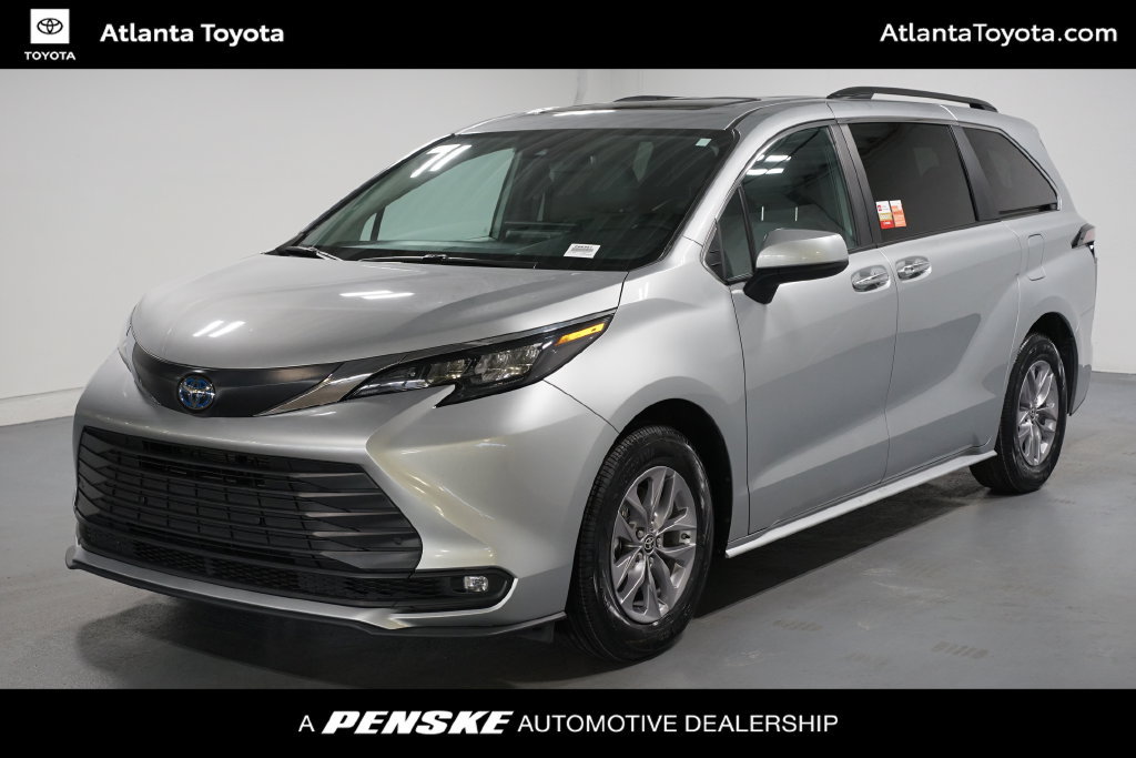 Certified 2025 Toyota Sienna XLE FWD image 1
