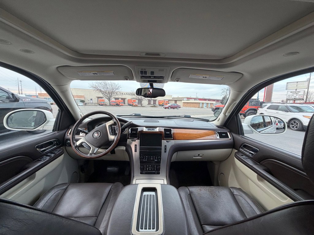 Used 2011 Cadillac Escalade Platinum AWD/4WD image 12