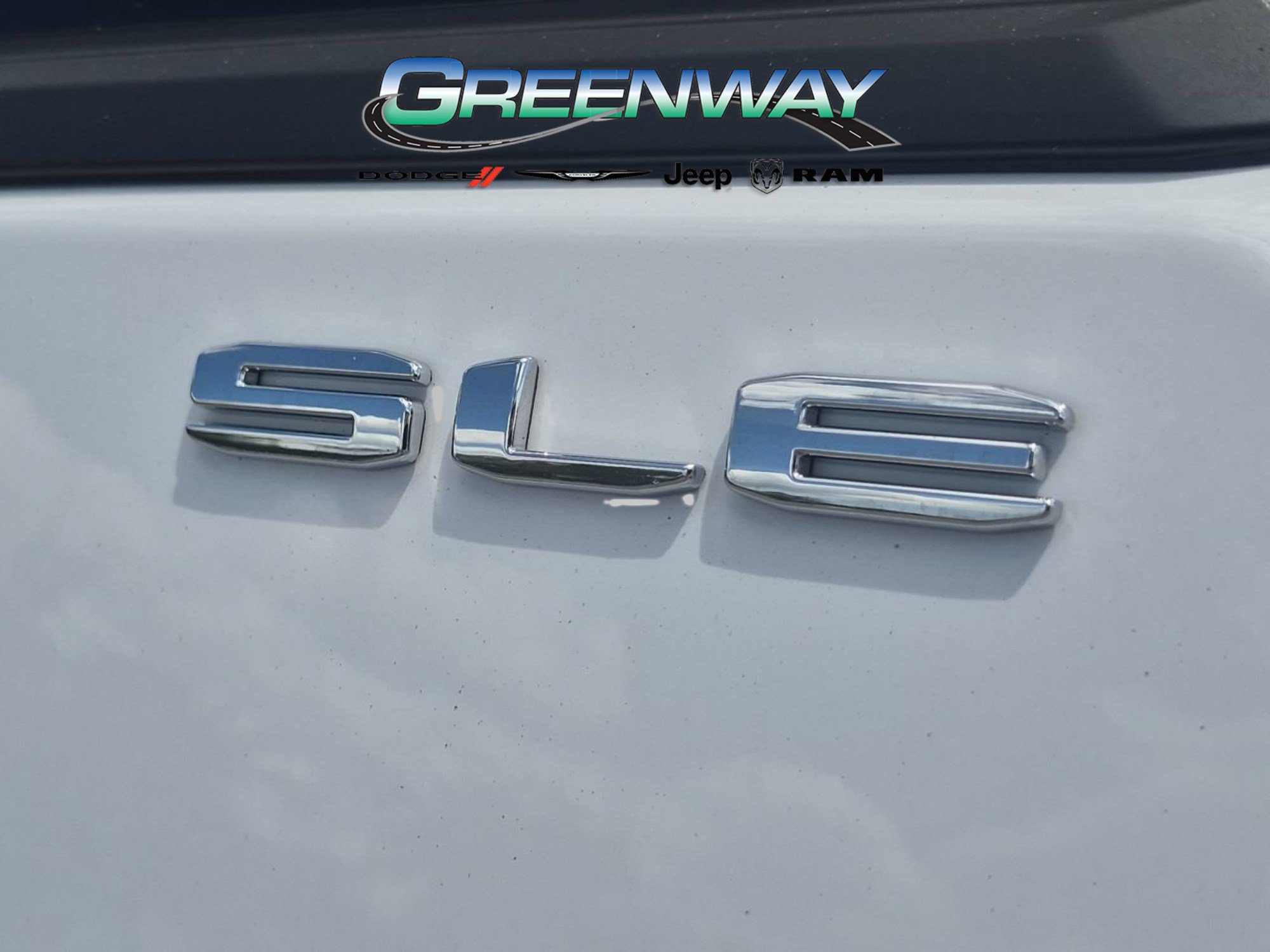 Used 2024 GMC Terrain SLE FWD image 30