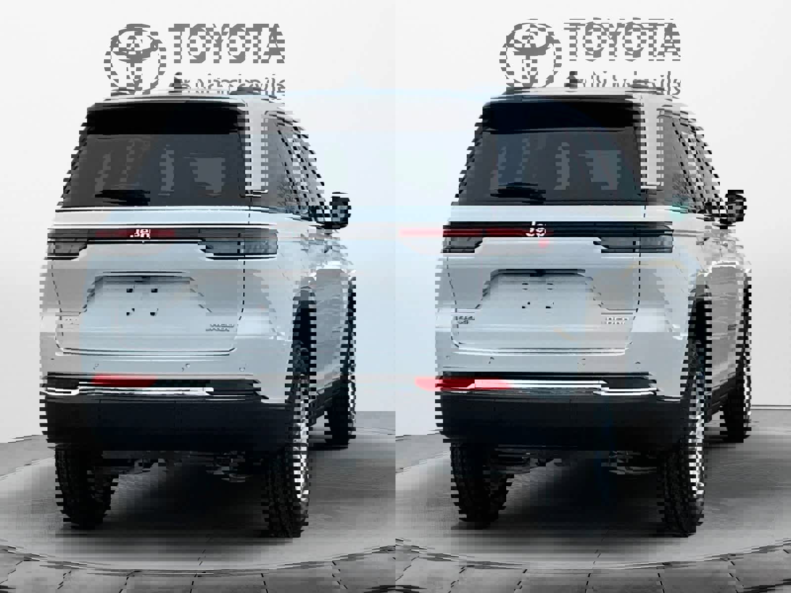 Used 2025 Jeep Grand Cherokee Laredo X image 4