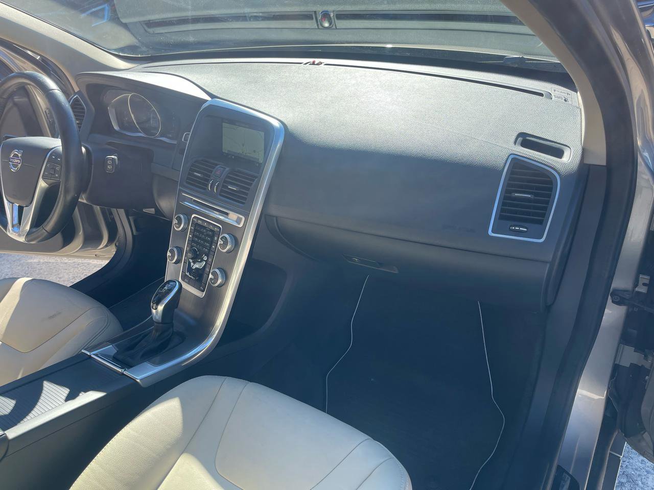 Used 2016 Volvo XC60 T5 Premier w/ Protection Package image 18
