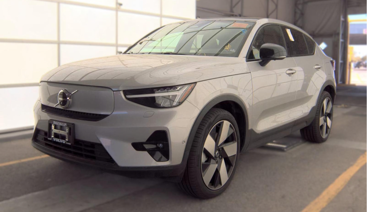 Used 2023 Volvo C40 P8 Recharge Ultimate AWD/4WD image 4