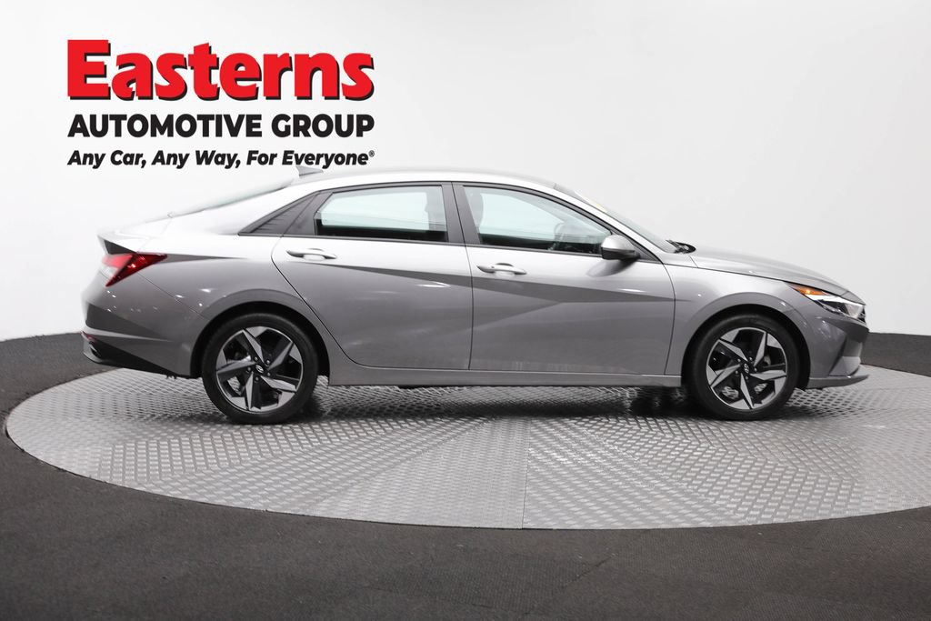 Used 2023 Hyundai Elantra SEL w/ Convenience Package FWD image 4