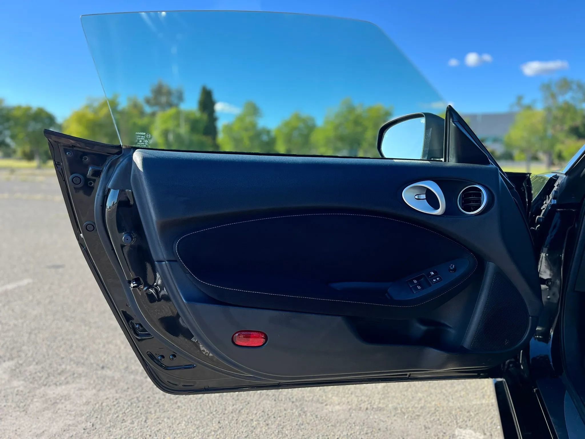 Used 2014 Nissan 370Z Coupe w/ Sport Package image 9