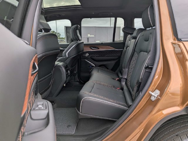 New 2027 Jeep Grand Cherokee Summit w/ Adv Protech Group IV AWD/4WD image 15