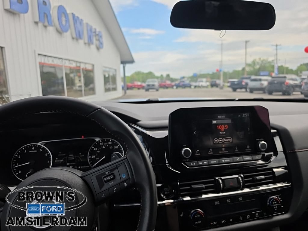 Used 2025 Nissan Pathfinder Rock Creek AWD/4WD image 2