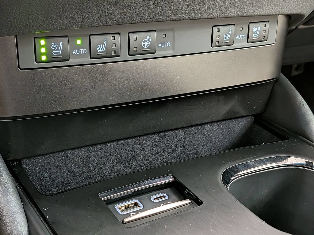 Used 2025 Lexus ES 300h w/ Premium Package FWD image 26