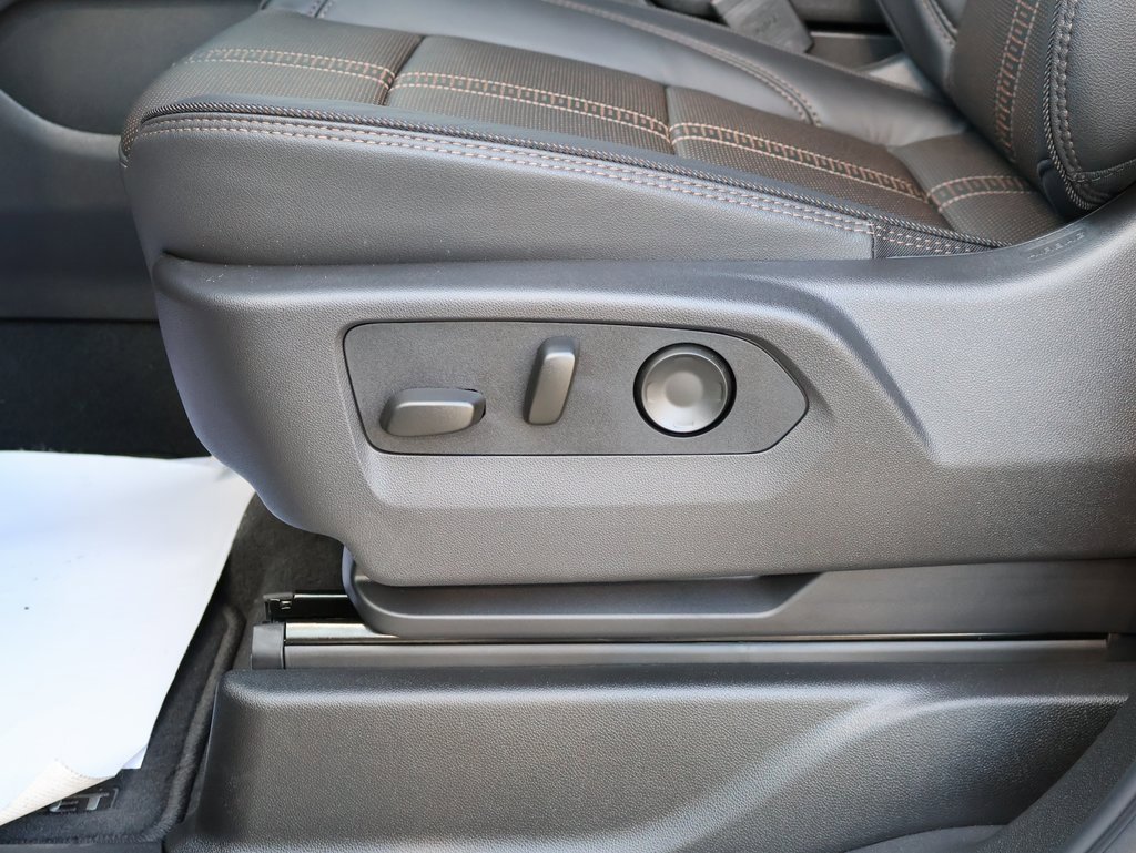 New 2025 Chevrolet Suburban High Country image 15