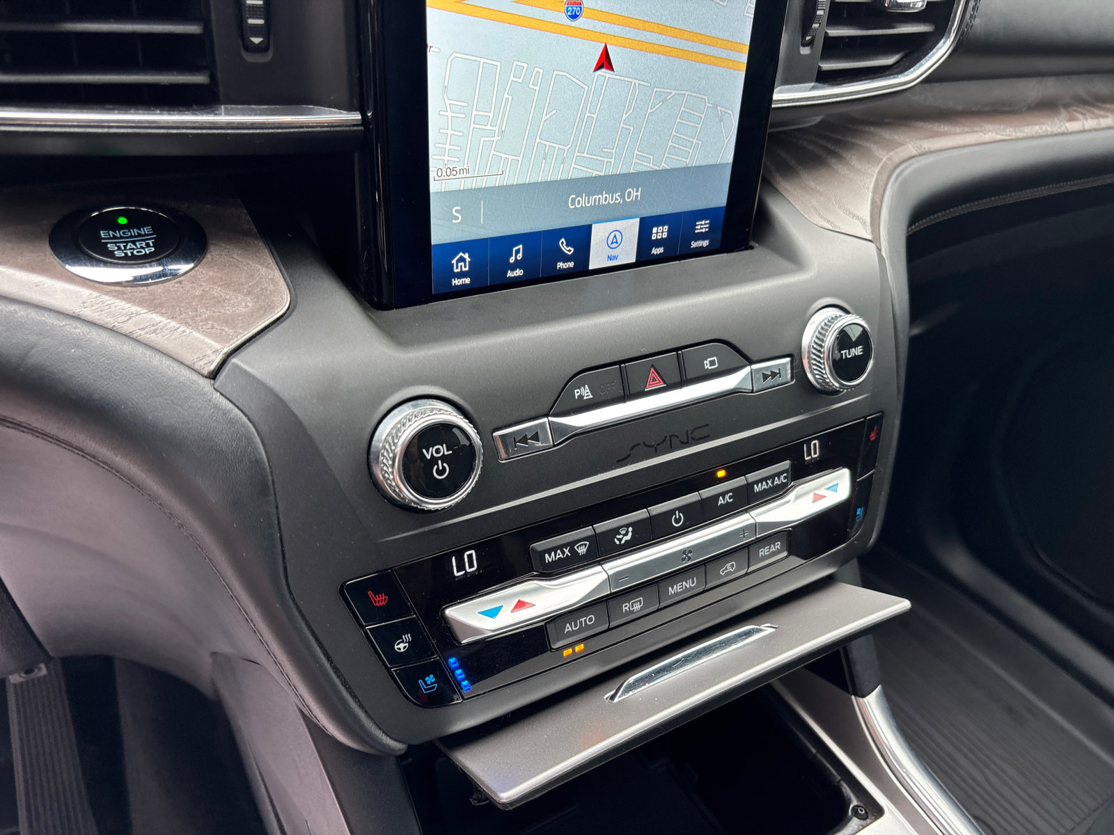 Used 2020 Ford Explorer Platinum w/ Premium Technology Package AWD/4WD image 21
