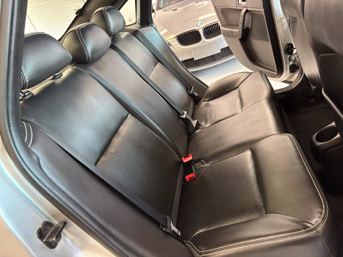 Used 2010 Ford Focus SEL FWD image 22