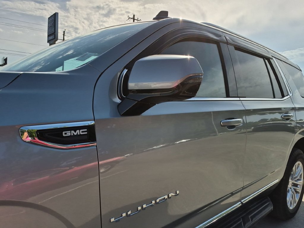 Used 2024 GMC Yukon SLT w/ SLT Luxury Package AWD/4WD image 4