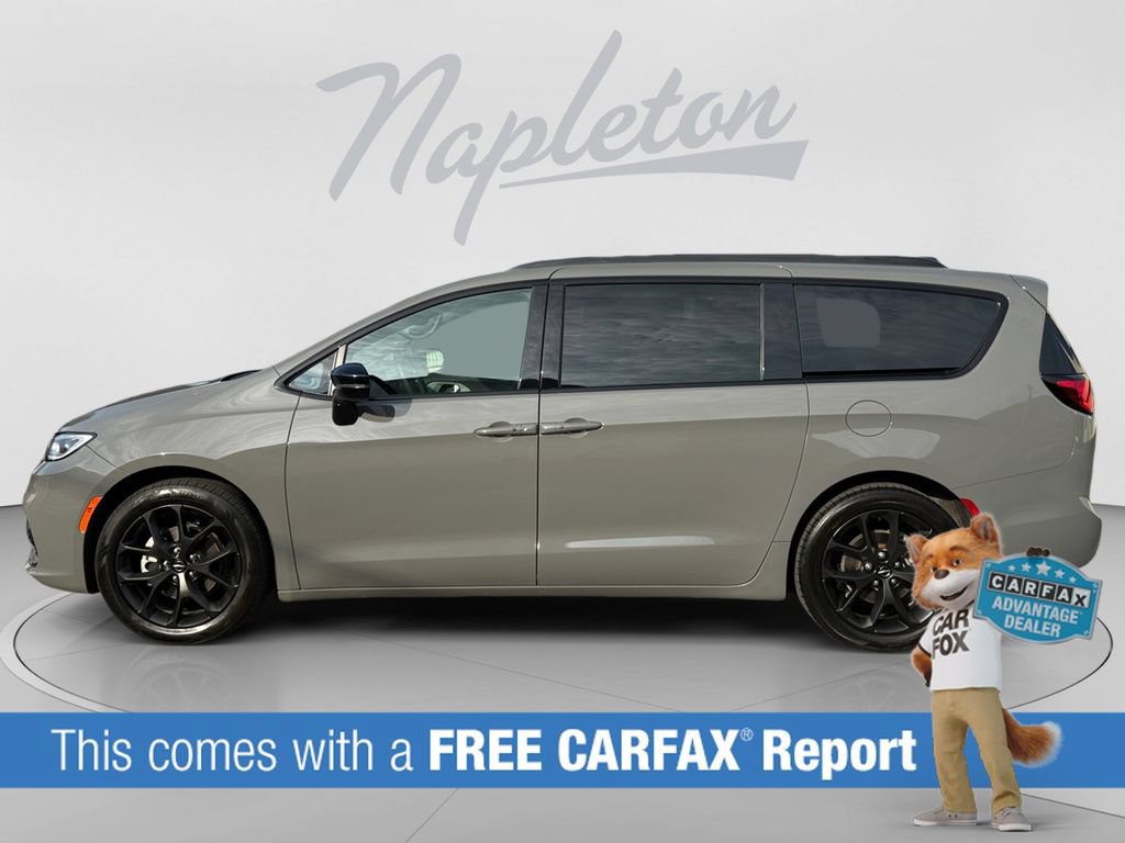 Certified 2025 Chrysler Pacifica Limited FWD image 2