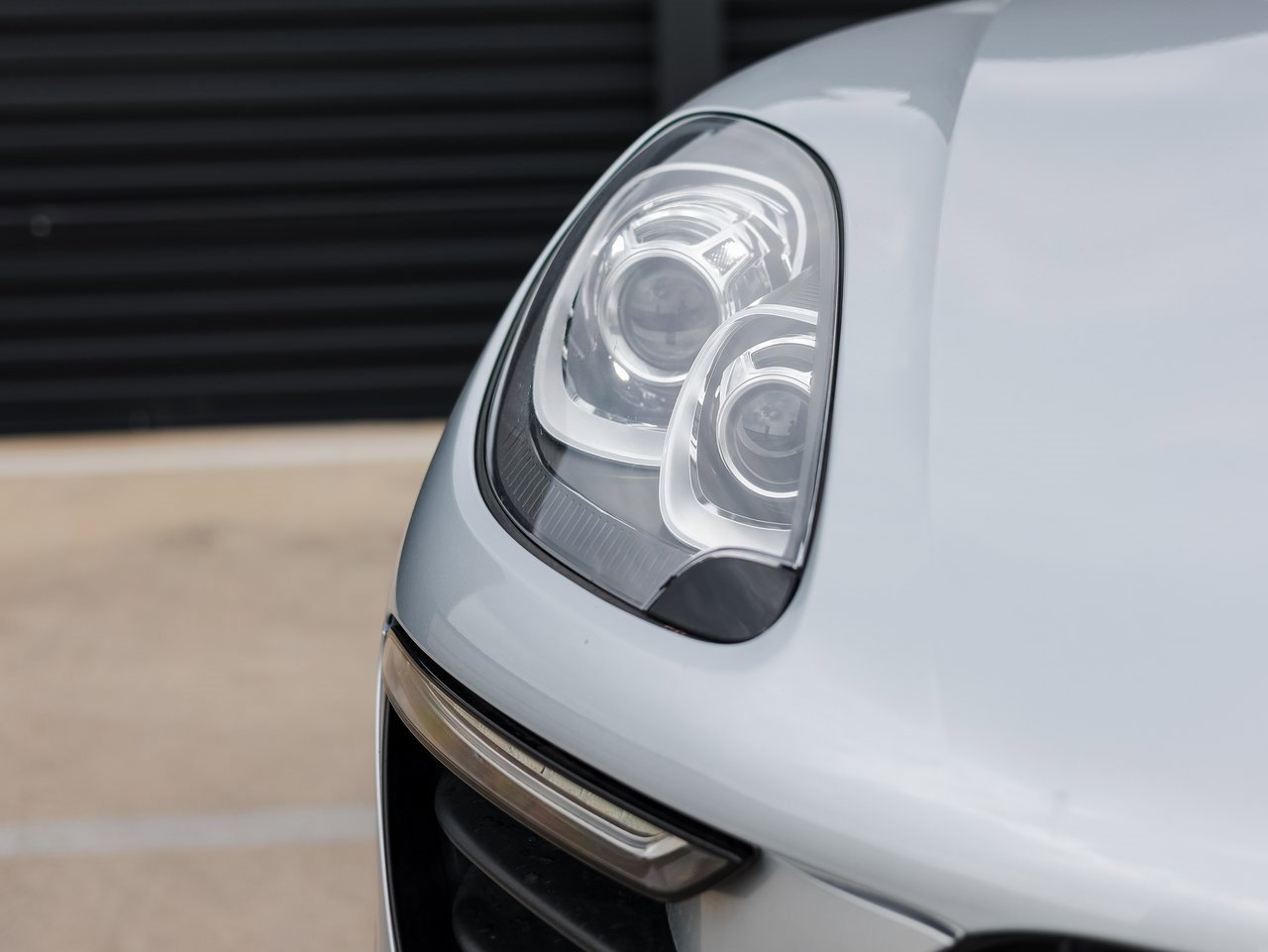 Certified 2018 Porsche Macan image 13