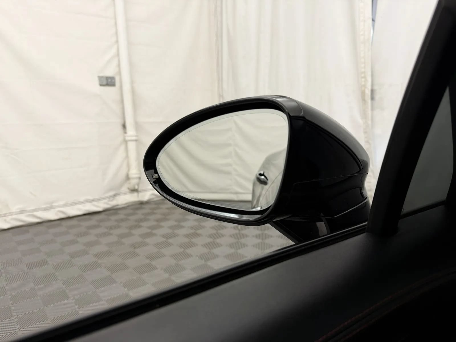 Used 2018 Porsche Panamera RWD image 18