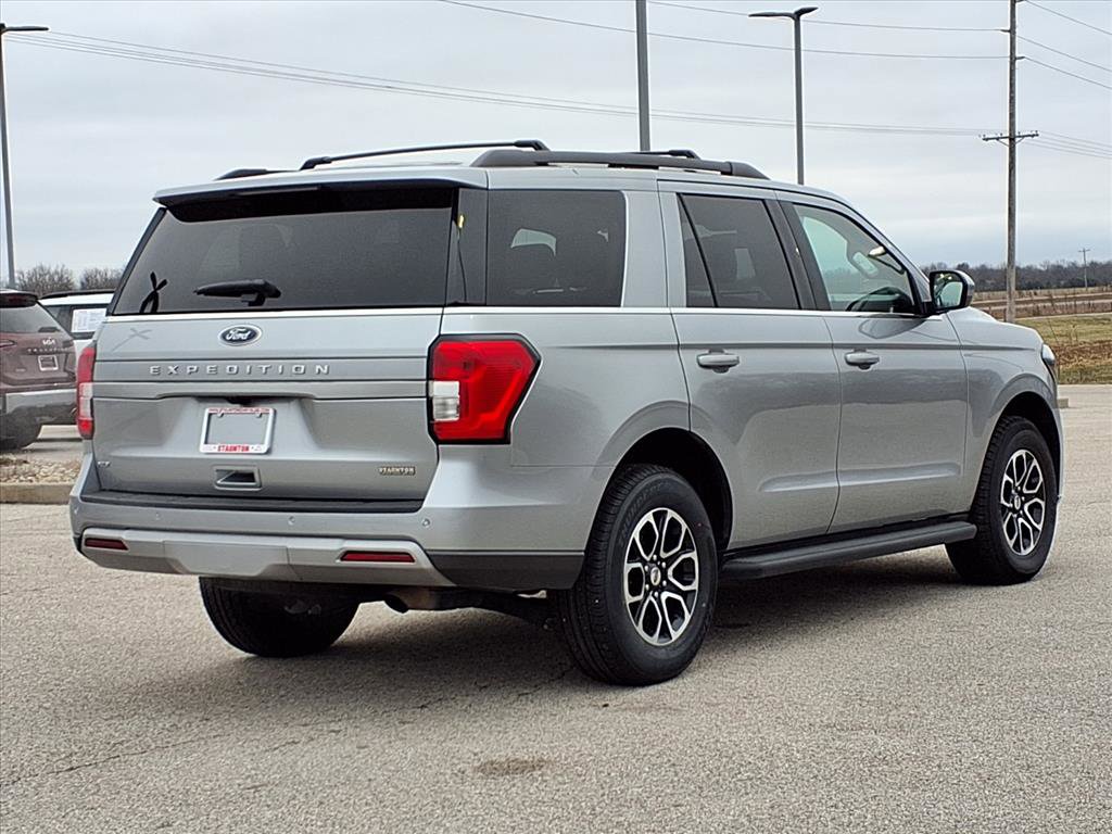 Used 2024 Ford Expedition XLT image 2
