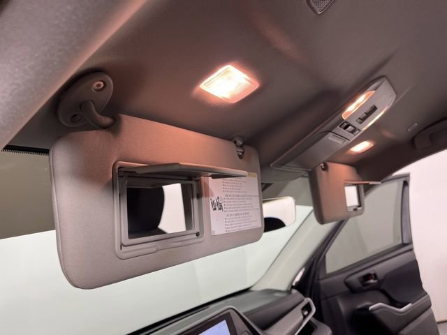 Used 2024 Toyota Highlander LE image 40