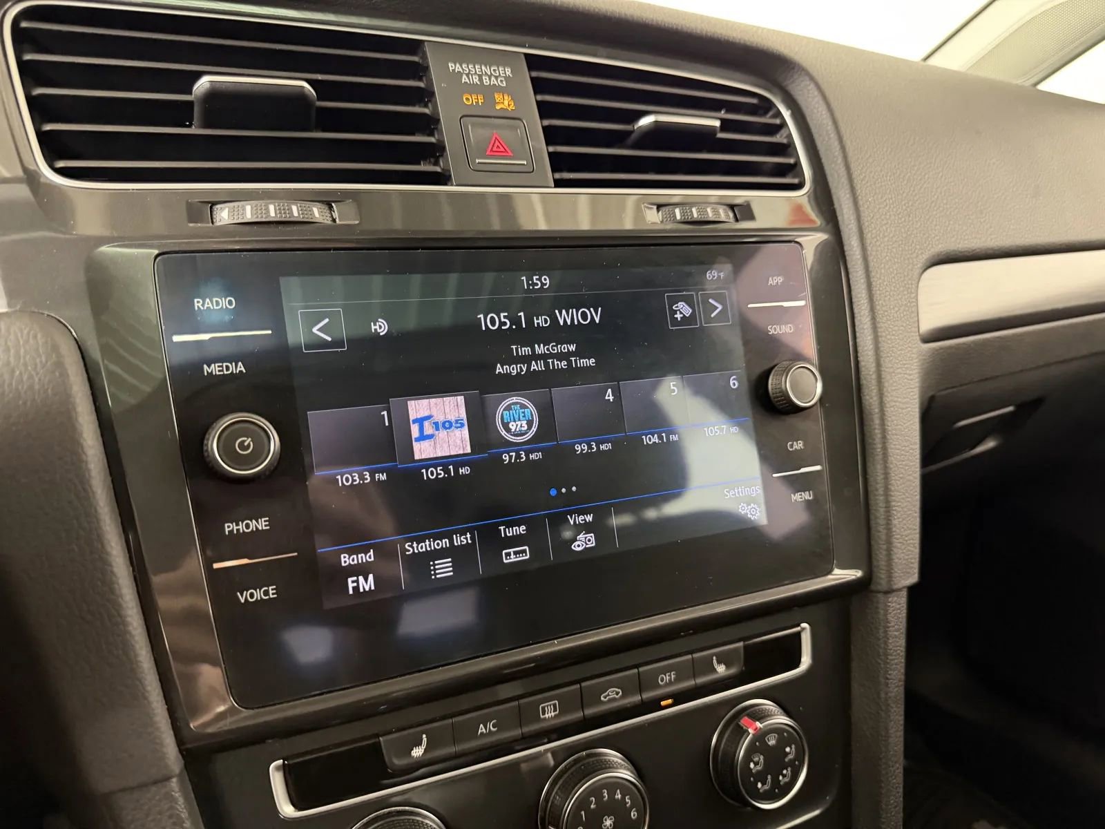 Used 2018 Volkswagen Golf SE FWD image 21