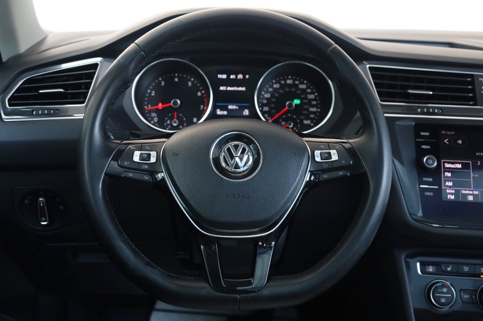 Used 2018 Volkswagen Tiguan SEL AWD/4WD image 32