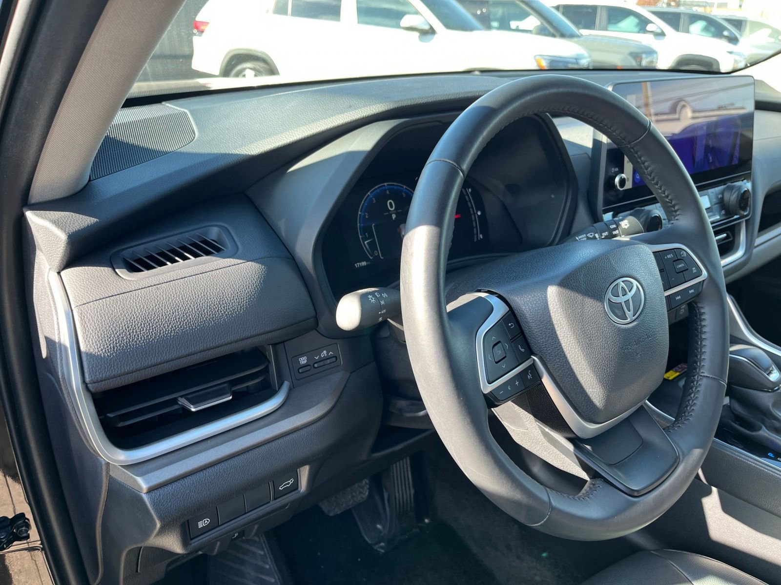 Used 2025 Toyota Grand Highlander FWD image 35