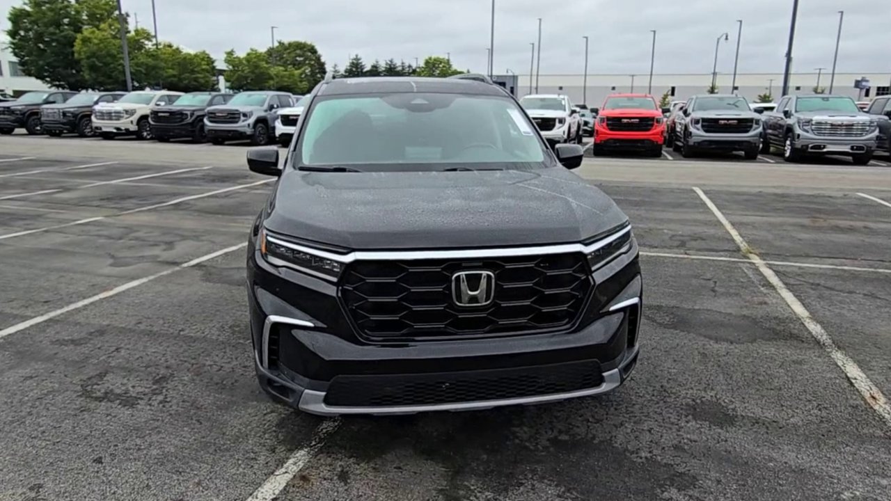 Used 2023 Honda Pilot Touring image 3