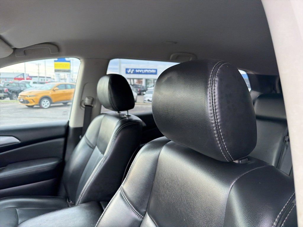 Used 2017 Nissan Pathfinder SL image 12