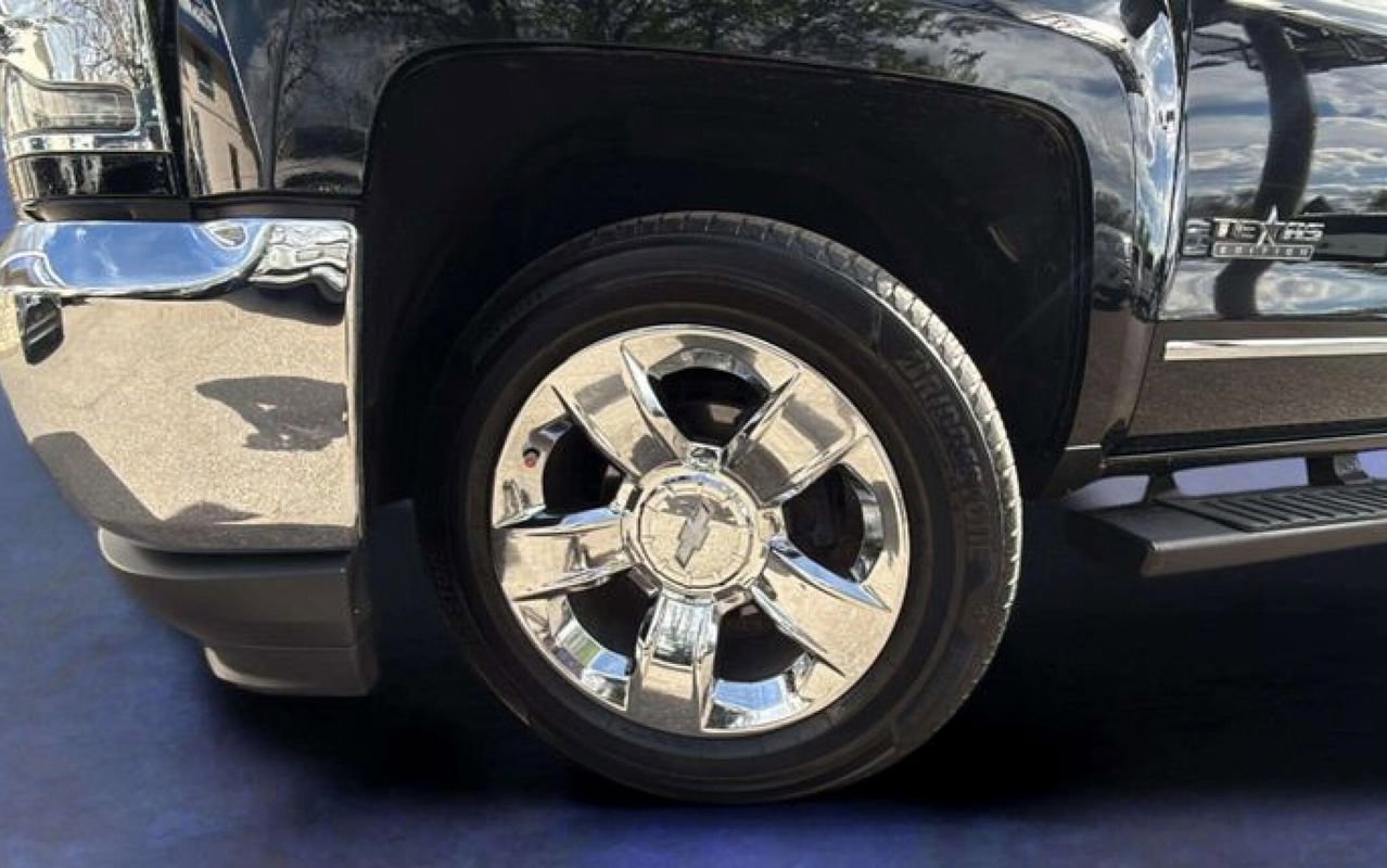 Used 2018 Chevrolet Silverado 1500 LTZ w/ Texas Edition AWD/4WD image 22