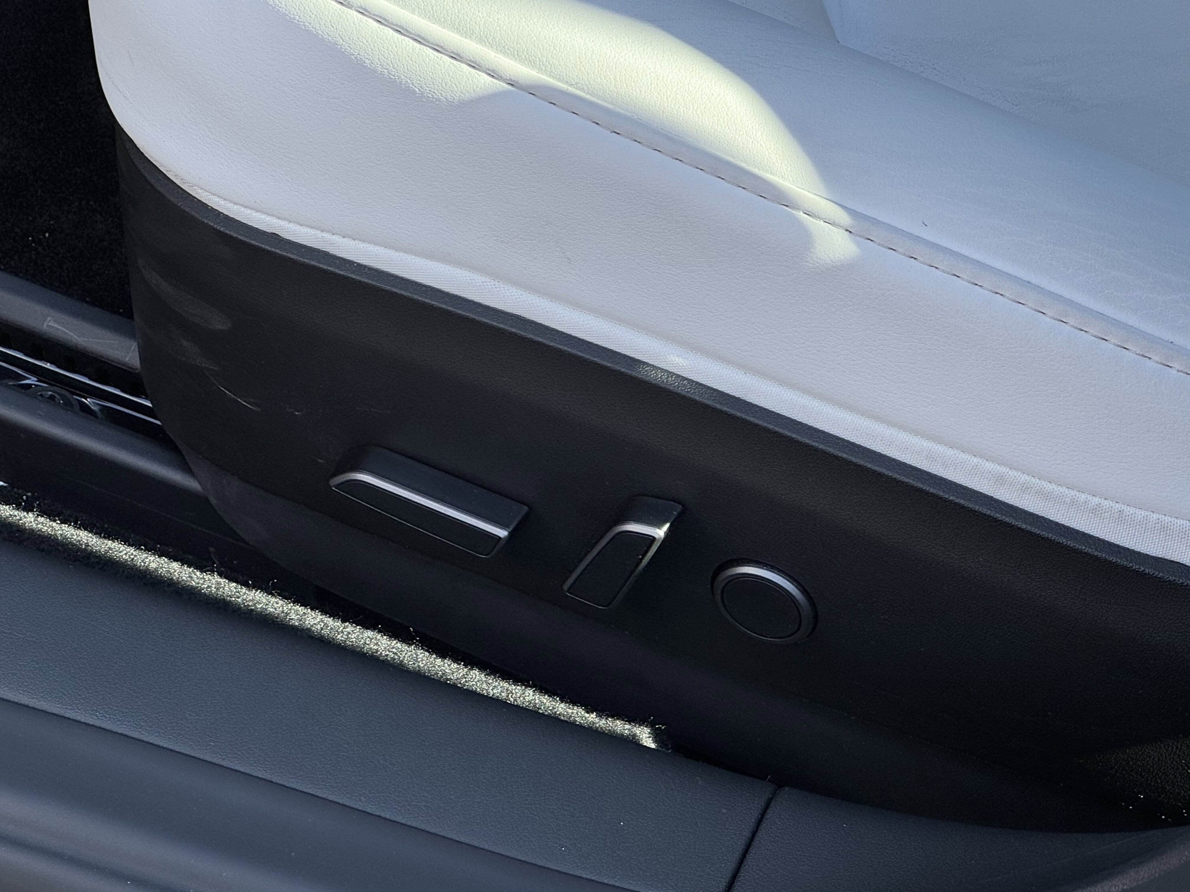 Used 2023 Tesla Model 3 Standard Range image 18