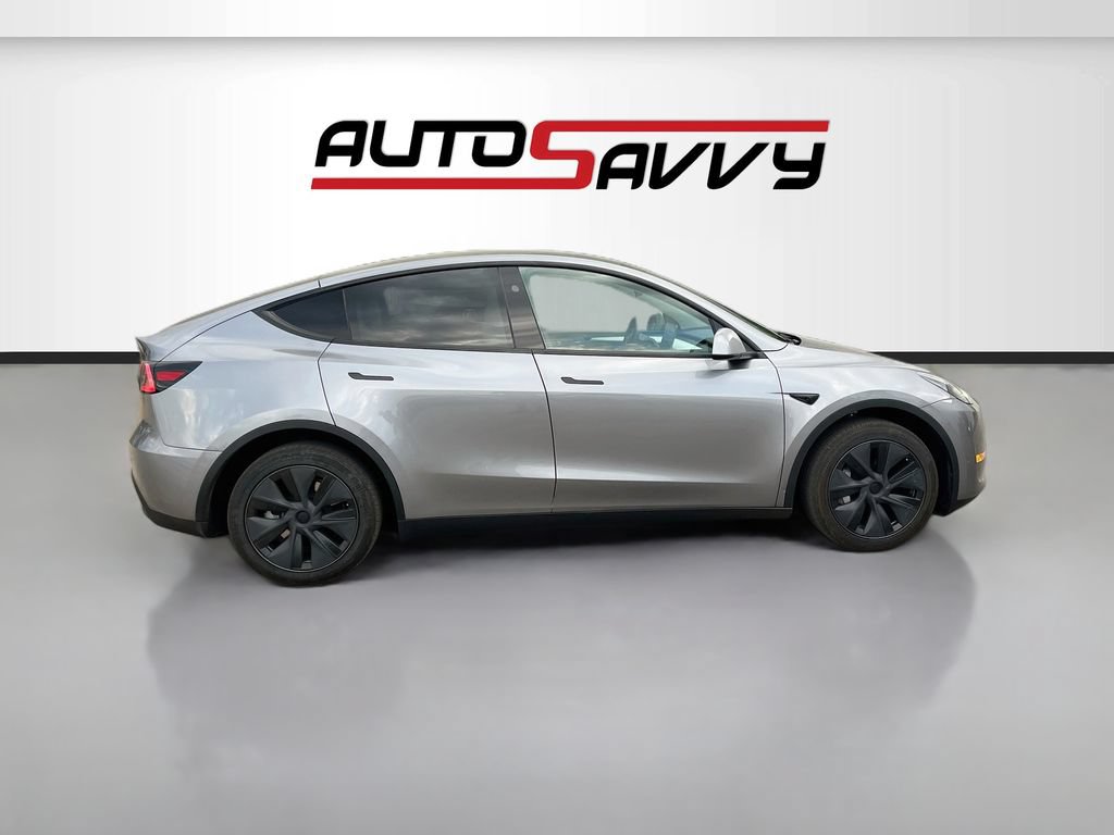 Used 2024 Tesla Model Y Long Range RWD image 8