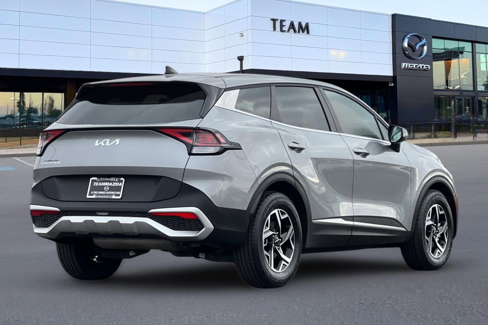 Used 2024 Kia Sportage LX image 4