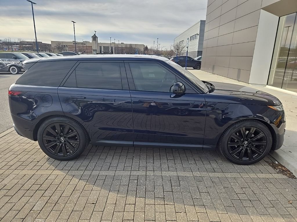 Used 2023 Land Rover Range Rover Sport SE image 4