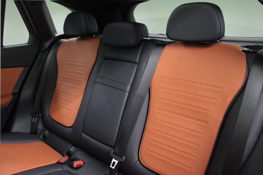 Used 2024 Mercedes-Benz GLC 300 image 25