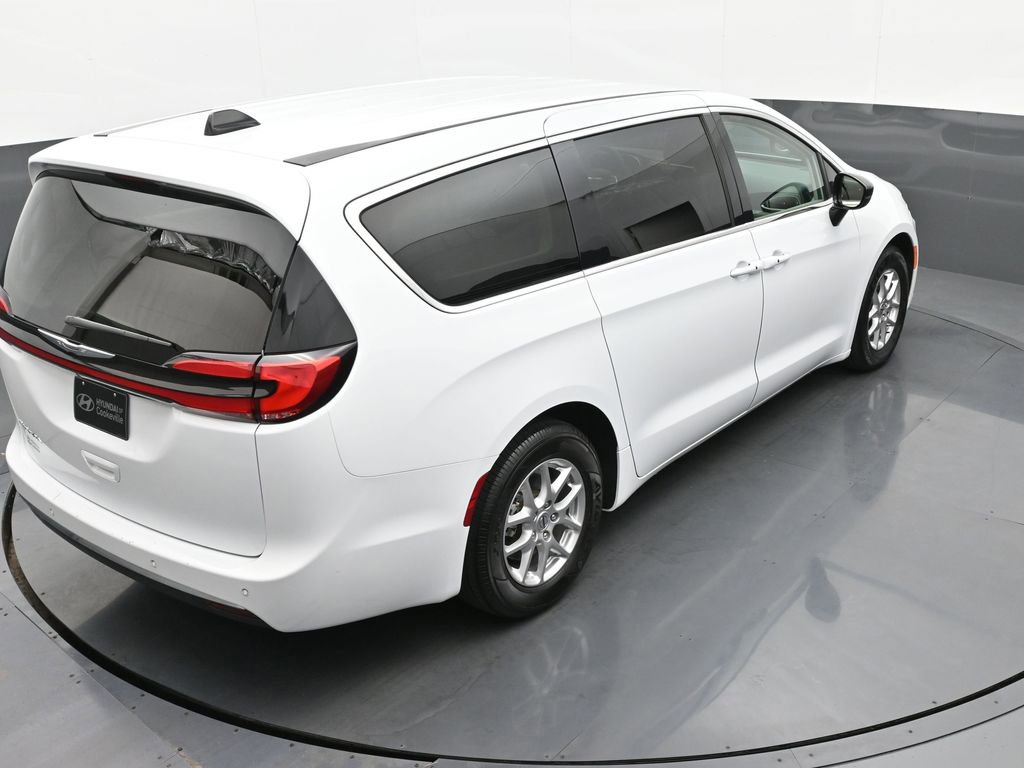 Used 2024 Chrysler Pacifica Touring-L image 26