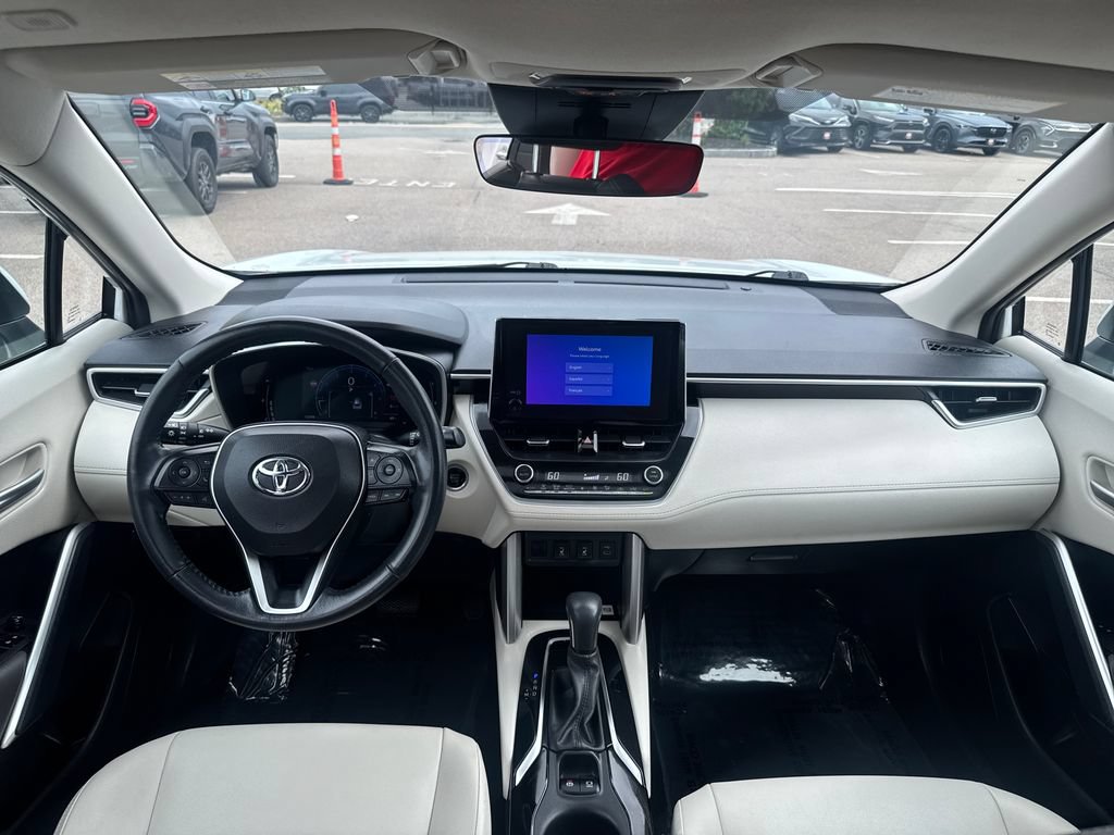 Used 2023 Toyota Corolla Cross XLE w/ Convenience Package AWD/4WD image 12