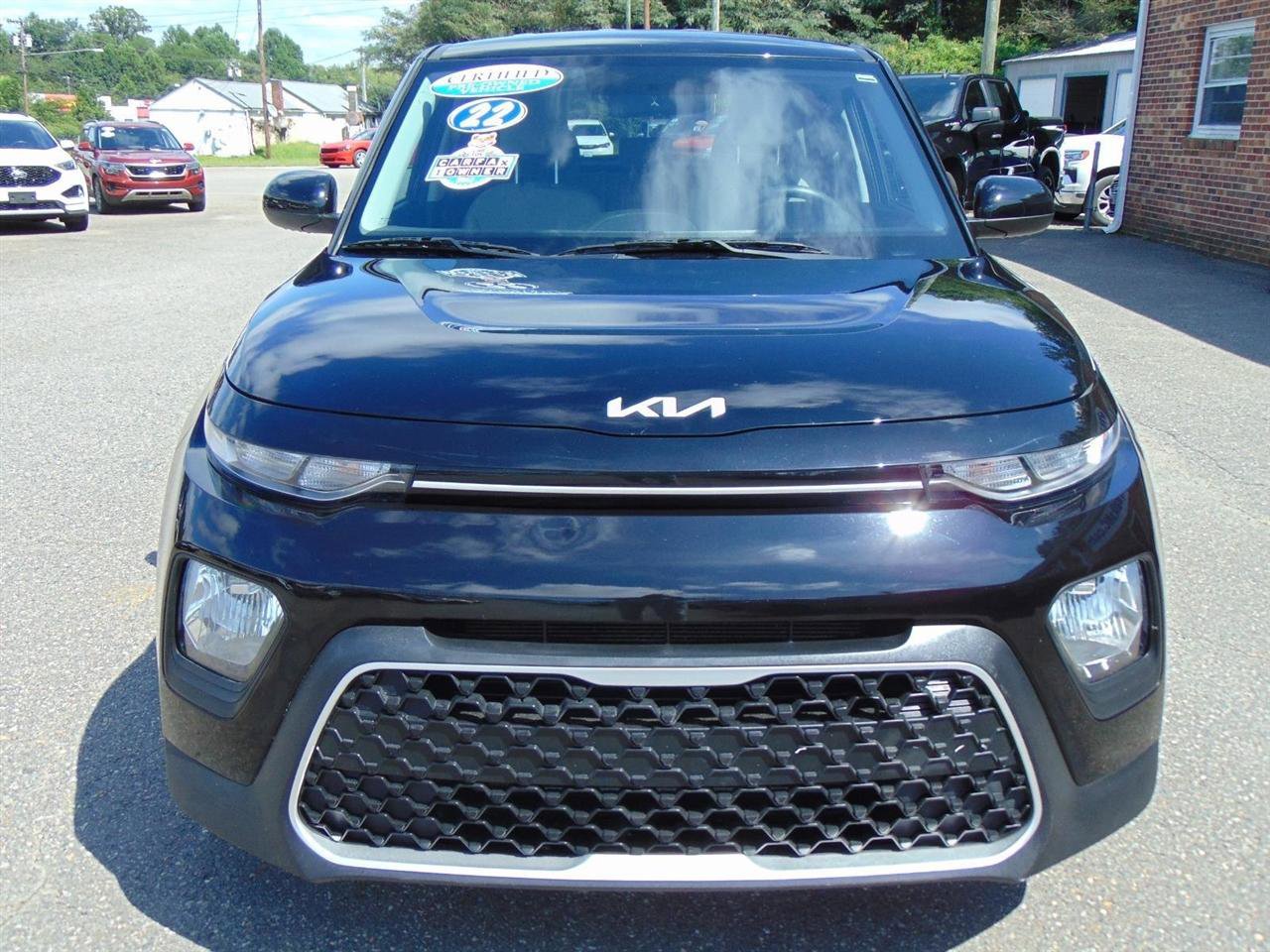 Used 2022 Kia Soul LX image 2