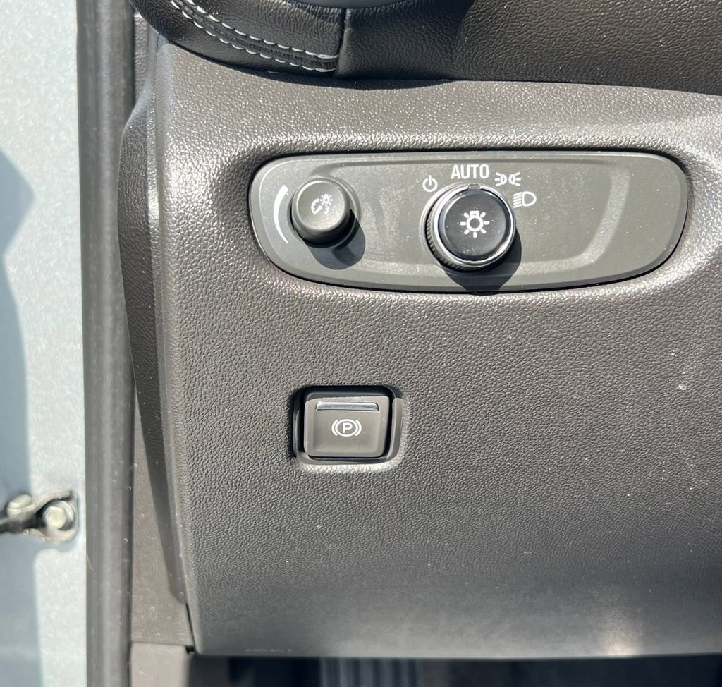 Used 2025 Chevrolet Blazer LT image 19