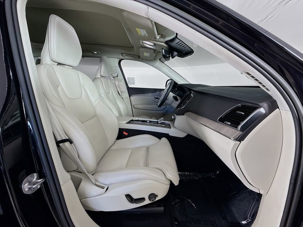 Certified 2023 Volvo XC90 B6 Ultimate w/ Protection Package Premier image 31