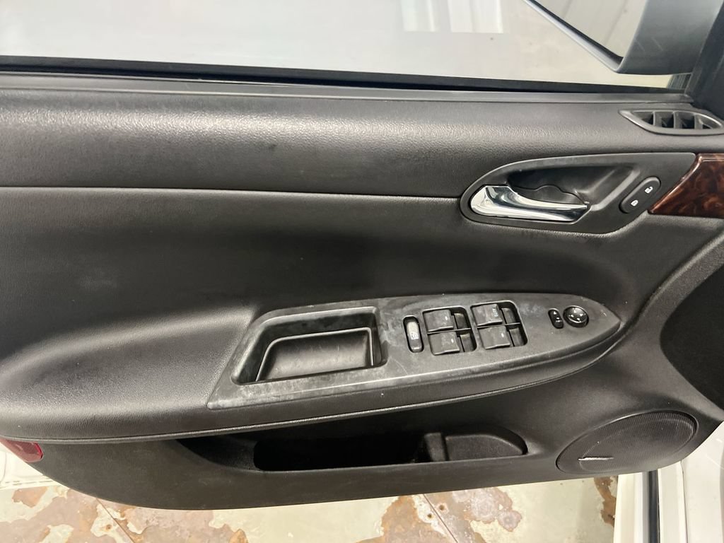 Used 2012 Chevrolet Impala LTZ FWD image 20