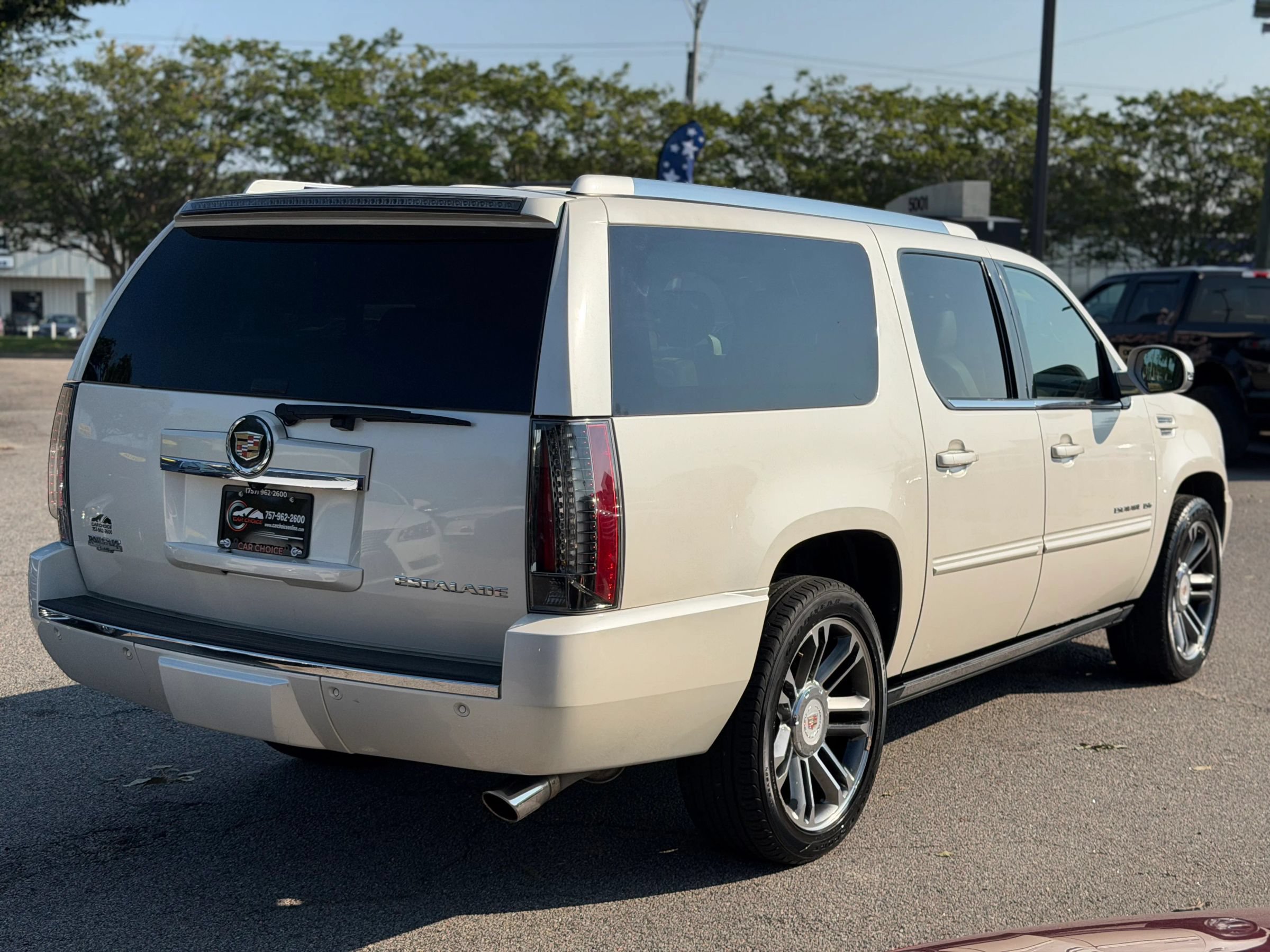 Used 2013 Cadillac Escalade ESV Premium RWD image 5