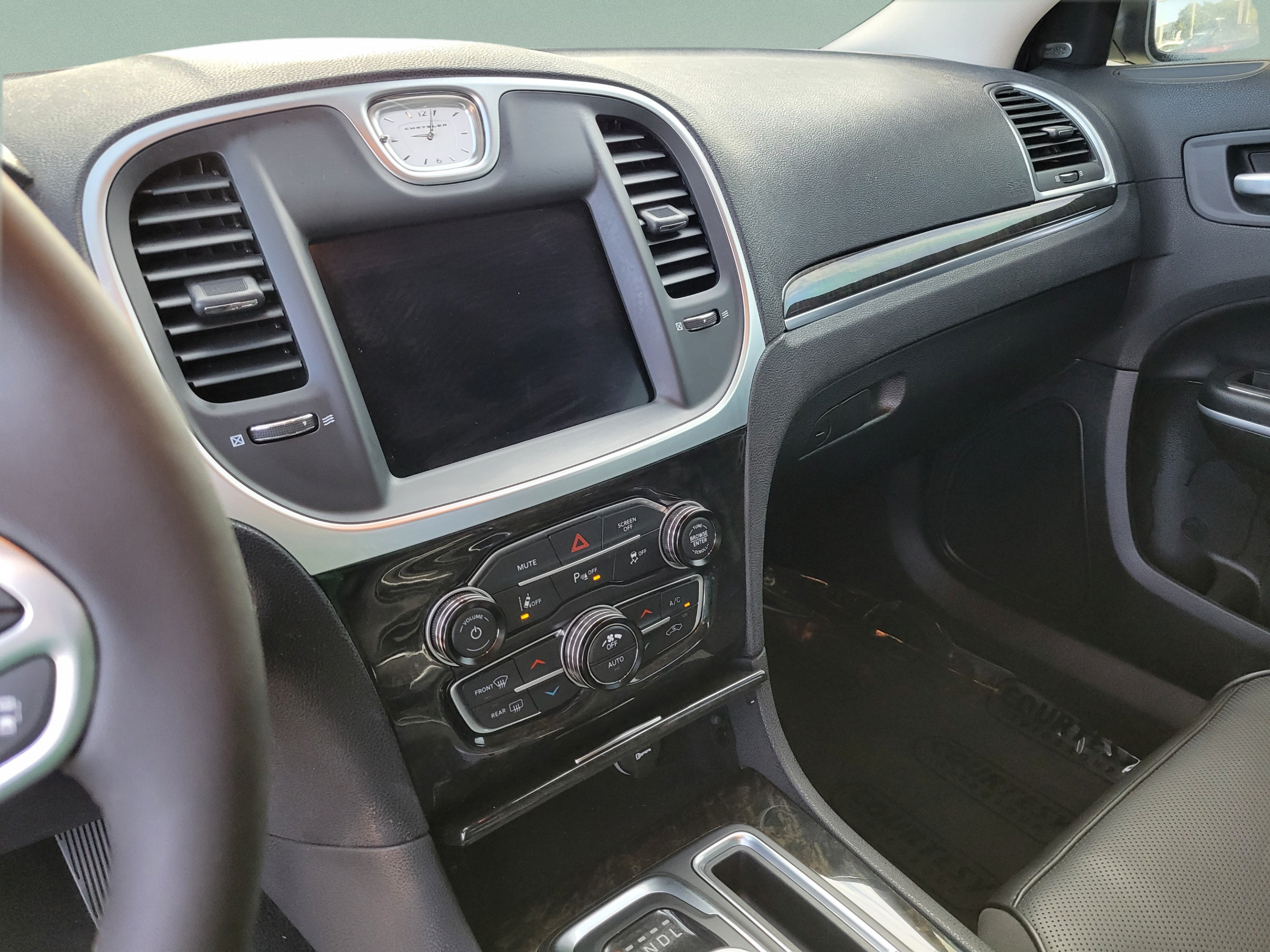 Used 2023 Chrysler 300 Touring L w/ Popular Equipment Group RWD image 27