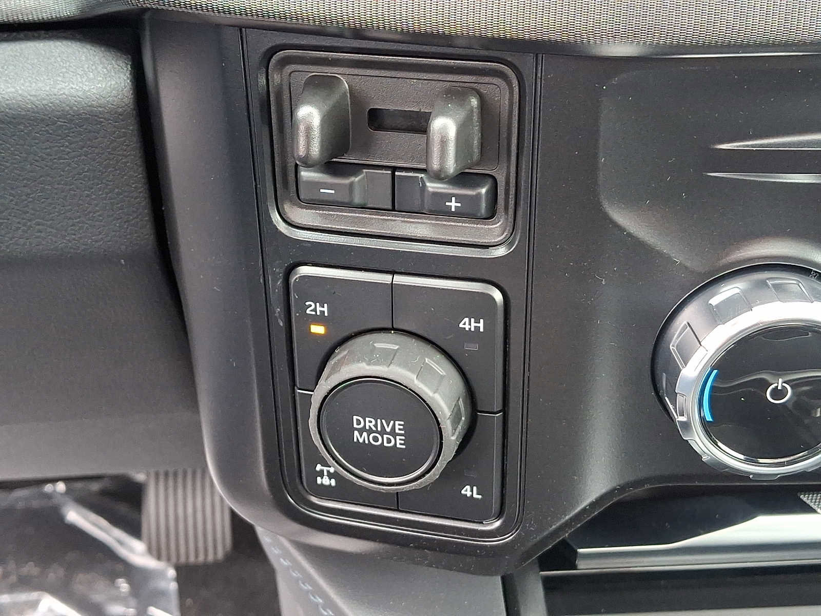 New 2026 Ford F250 Platinum w/ Snow Plow Prep Package image 19