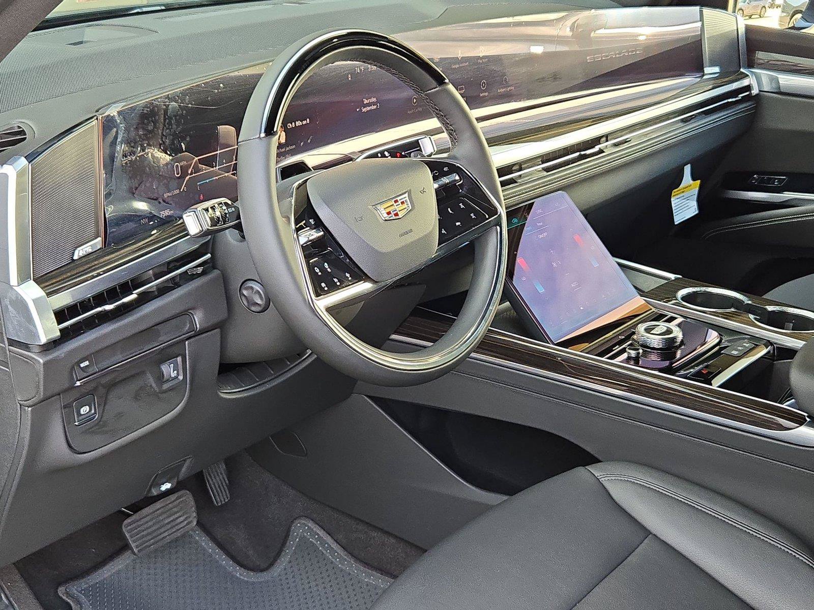 Certified 2025 Cadillac Escalade Luxury RWD image 9