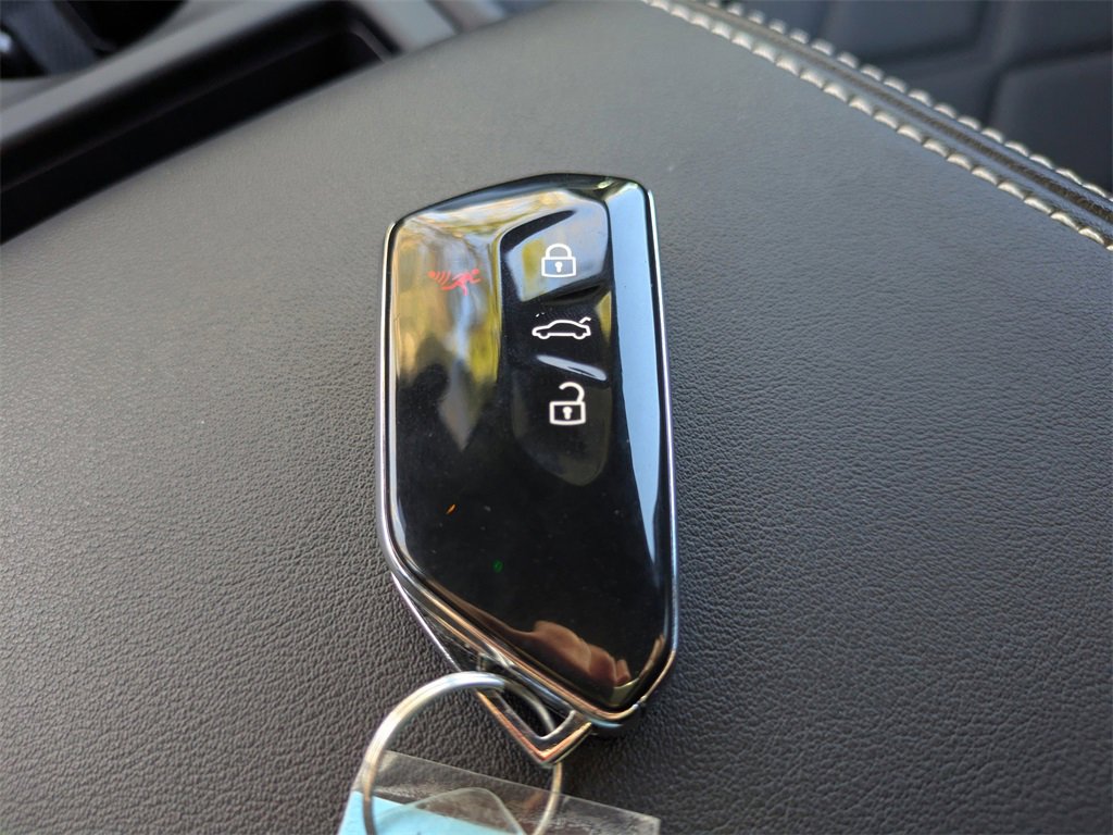 Used 2024 Volkswagen Atlas Cross Sport SE image 28